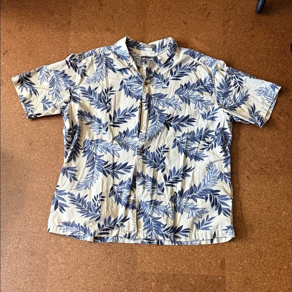 Eddie Bauer Other - Eddie Bauer Blue and White Leaf Print Shirt